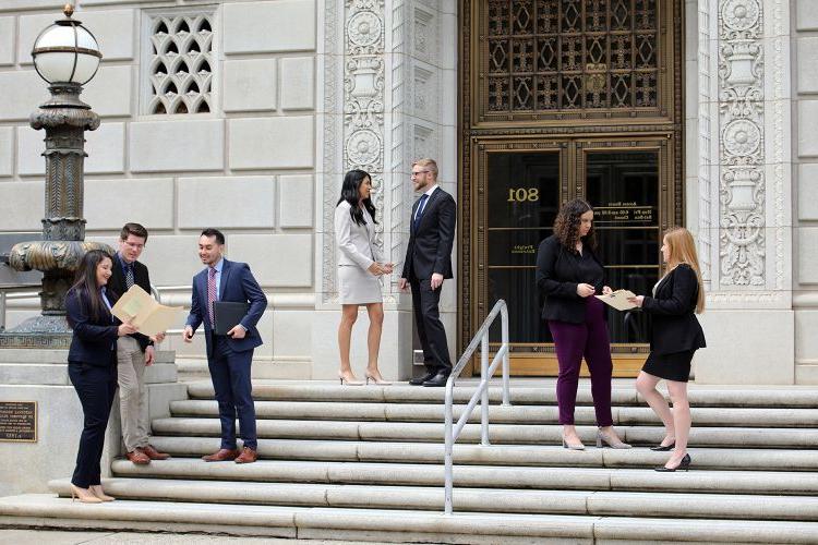 法律 students st和 on the steps of the Capitol building.